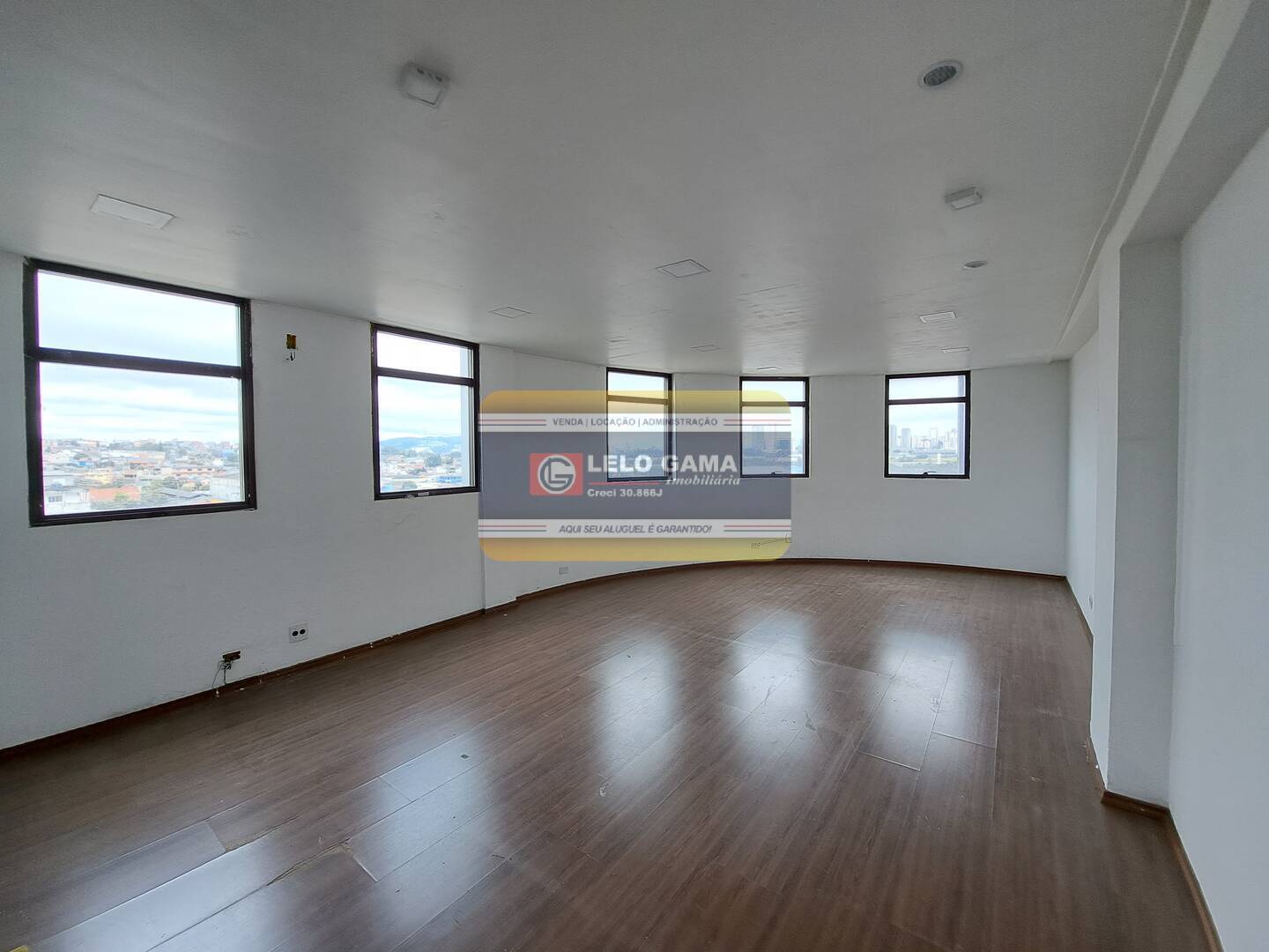 Prédio Inteiro para alugar, 42m² - Foto 1